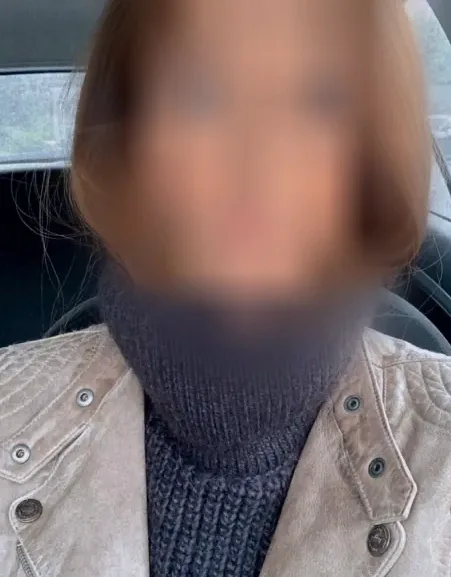 Amira, 37