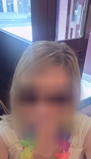 Cara, 38
