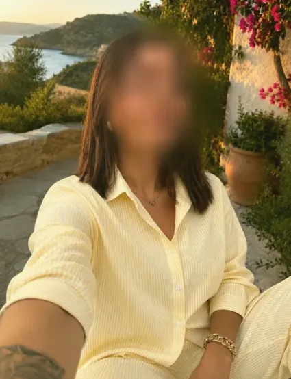 Carla, 23
