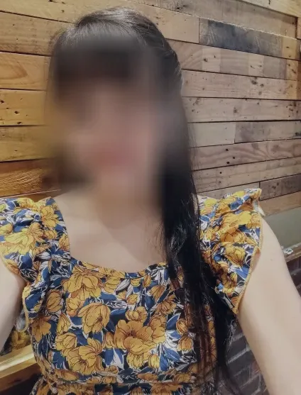 Daniela, 29