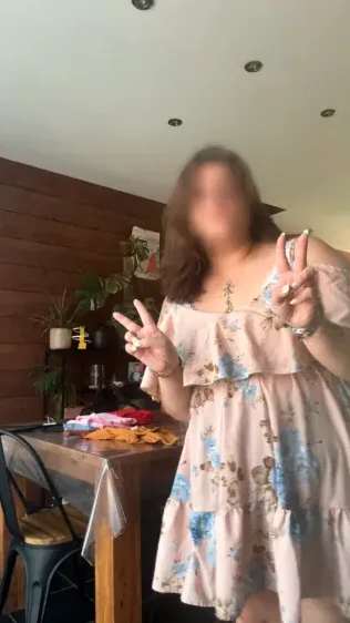 Luisa, 23