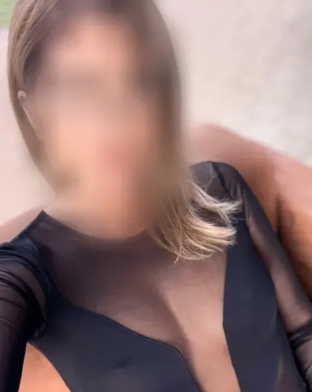 Manuela, 29