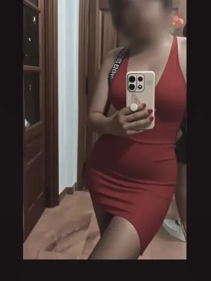 Melina, 27
