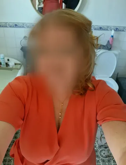 Mia, 38