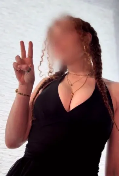 Saskia, 25