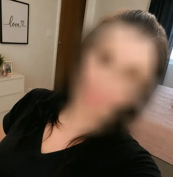 Sophie, 37