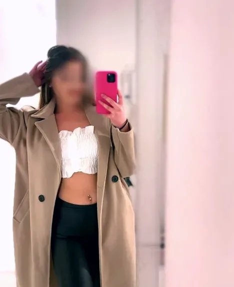 Yasmin, 19